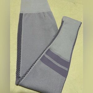 Bombshell Sportswear lavender purple leggings m/l